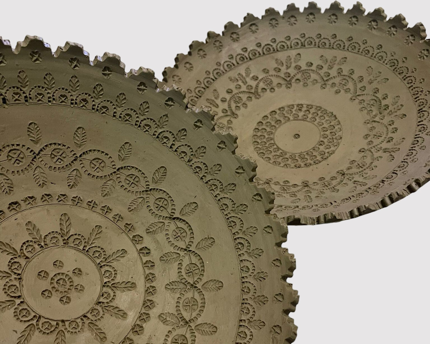 céramique artisanale roumaine née des mains d'artisans selon savoir-faire traditionnel reconnu Unesco